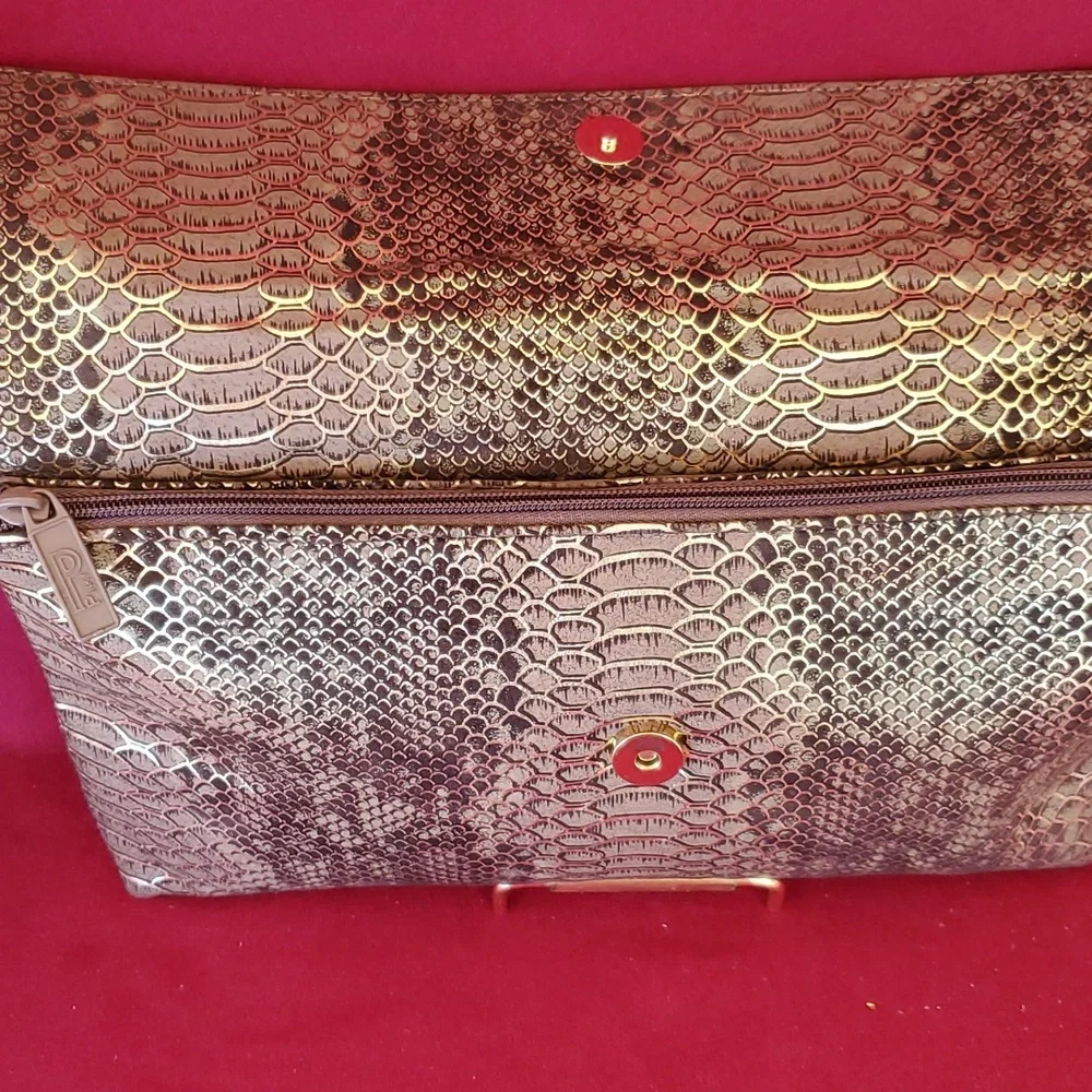 Handbags - Picture 5 of 6